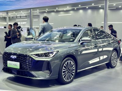 2025 Fulwin A8L 3/4 front-left view