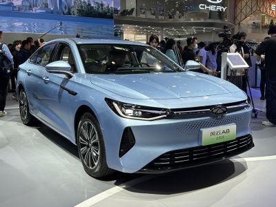 2024 Fulwin A8 3/4 front-right view