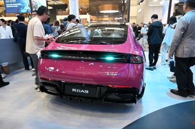 Aerodynamic rear with integrated LED taillights and large rear hatch window