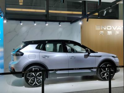 Modern SUV with two-tone roof and stylish alloy wheels