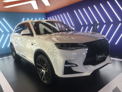 White SUV with LED headlights and alloy wheels from front 3-4 view