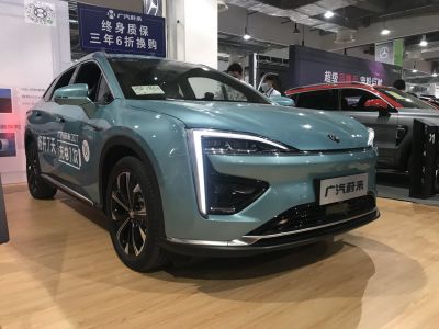Sharp LED headlights and sleek aerodynamic front design