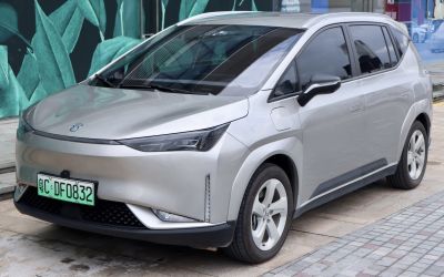 Sleek front-end and aerodynamic side profile of an electric SUV