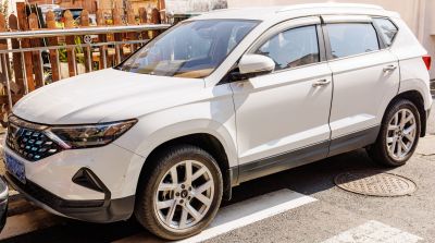 White SUV with modern grille and alloy wheels