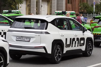 Rear-side view of white electric SUV with bold UMO branding