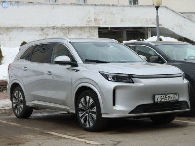 Sleek SUV front with modern headlights and aerodynamic wheels