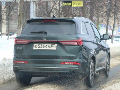 Rear view of SUV with full-width LED tail lights and roof spoiler