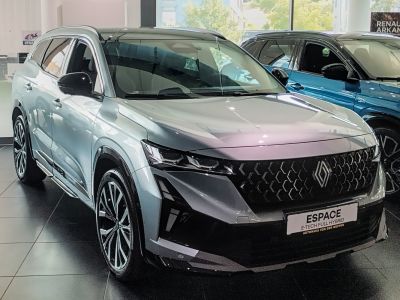 Bold front grille and sleek hybrid SUV styling