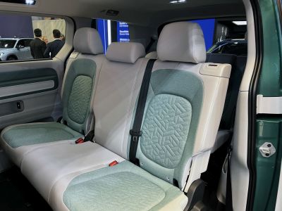 Rear seats with quilted upholstery and spacious design