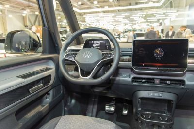 Digital dashboard and infotainment screen with steering wheel controls