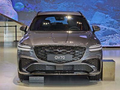 Front view with large grille and LED daytime running lights