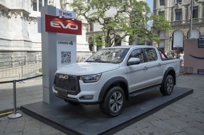 2022 EVO Cross4 3/4 front-left view