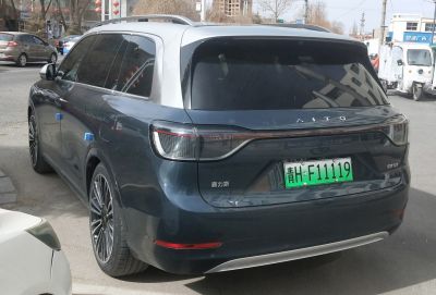 Rear view with LED taillights, integrated spoiler, tinted windows