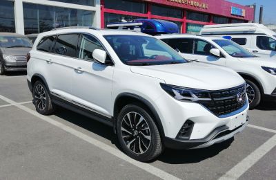 White mid-size SUV front side with sleek headlights and black grille