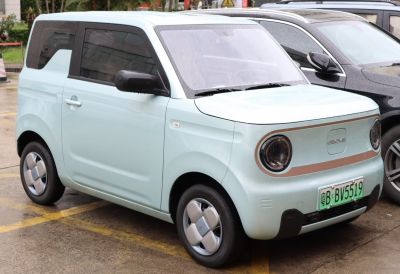 2023 Geometry Panda Mini 3/4 front-right view