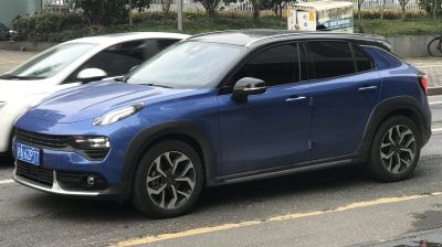 Compact crossover with split front lighting and sporty five-spoke wheels.