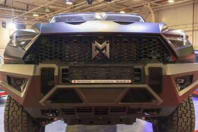 Bold hexagonal grille and angular headlights at front view