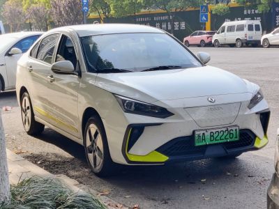 2022 Aeolus E70 Pro (facelift 2022) 3/4 front-right view