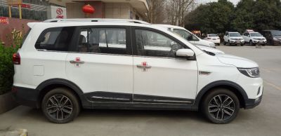 Compact SUV side profile with alloy wheels and body detailing