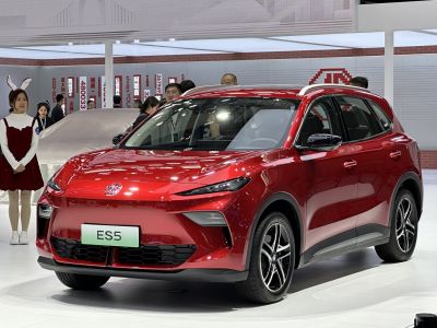 2025 MG ES5 3/4 front-left view