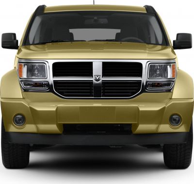 Bold grille and rectangular headlights of a 2007 SUV front shot