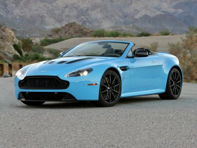 2016 Aston Martin V12 Vantage Roadster 3/4 front-left view
