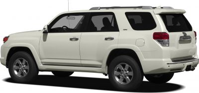 Rear side view with roof rails and alloy wheels