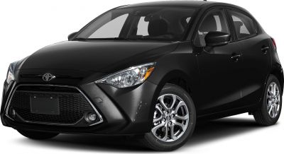 Distinctive front grille and headlight with alloy wheels