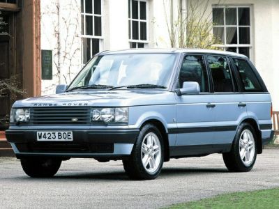 Boxy classic SUV with alloy wheels and distinct front grille