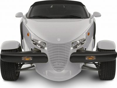 Distinctive separate front wheels and aerodynamic grille.
