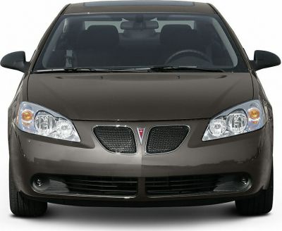 Dual grille and headlight design from front view