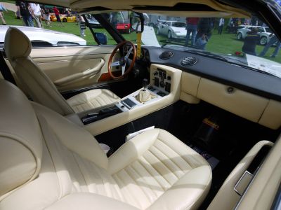 Beige leather interior and manual gear shift with wooden steering wheel