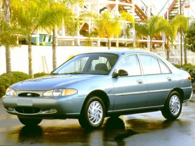 1995 Ford Escort VII (GAL,AAL,ABL) 3/4 front-left view