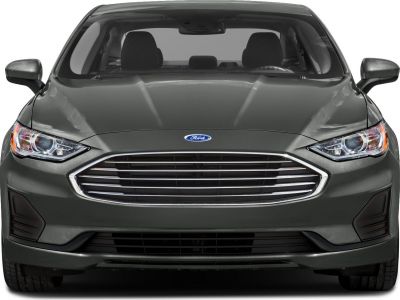 Hexagonal front grille and modern headlight design
