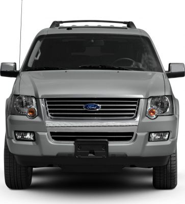 SUV front grille, headlights, and roof rails