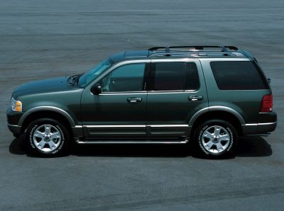 Side profile of an SUV with roof rack and step rails
