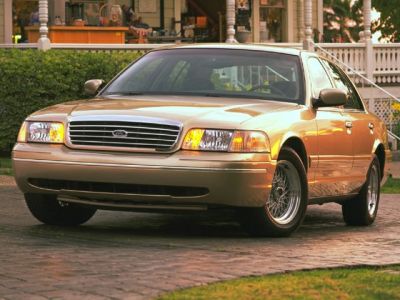 1992 Ford Crown Victoria II 3/4 front-left view