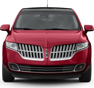 Front grille and headlights close-up with Lincoln emblem.