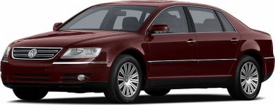 Extended luxury sedan with classic design and alloy wheels