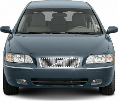 Front view with grille, headlights, and bumper of a 2005 facelifted station wagon