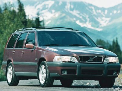 Protective front bumper and roof rails on sturdy wagon