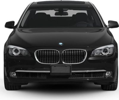 Front view with kidney grille and headlights