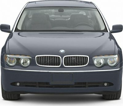 Front view with kidney grille and round headlights